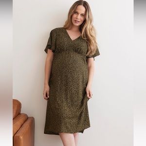 Flowy Crepe V-Neck Short Sleeve Dress - Thyme Maternity - L